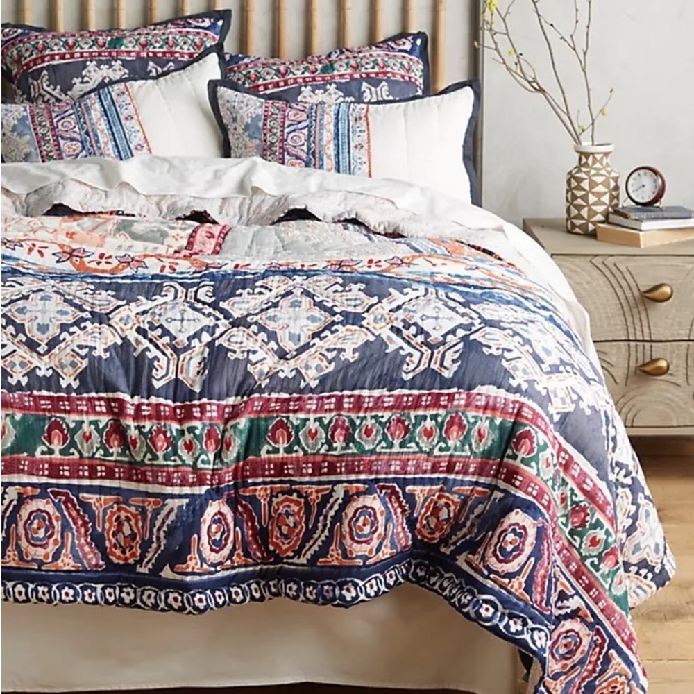 Risa Artisan Quilt (Queen)